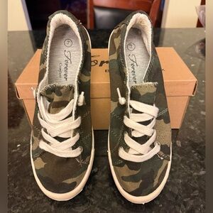 Women's Forever Link Camo Camouflage Flat Sneakers Terry Knit Lining Size 7